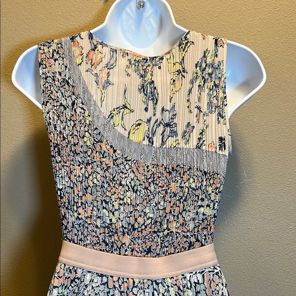 BCBGMaxAzria Women’s Silver, Peach and Blue Pleated Midi Dress SZ XXS - Picture 8 of 14